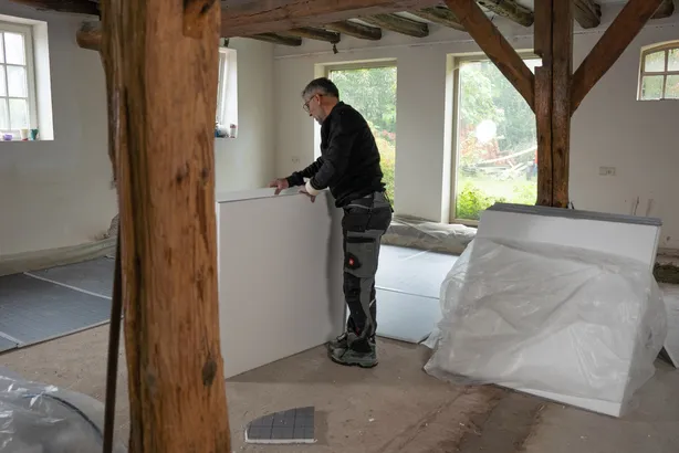 HG Vloersystemen vakman aan het werk